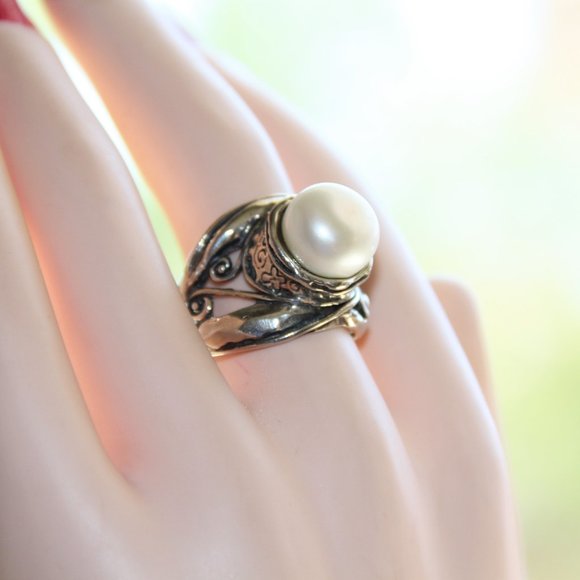 Zuman Sterling Silver Pearl Ring - Picture 9 of 13